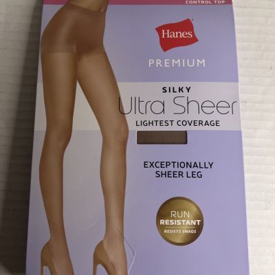 Hanes Ultra Sheer Pantyhose S Small Nude 2 Pair Hosiery Exceptionally Sheer New